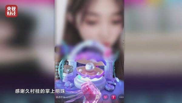 315曝光:美女主播系”抠脚大汉“ 女主播微信实为男运营专骗粉丝大哥